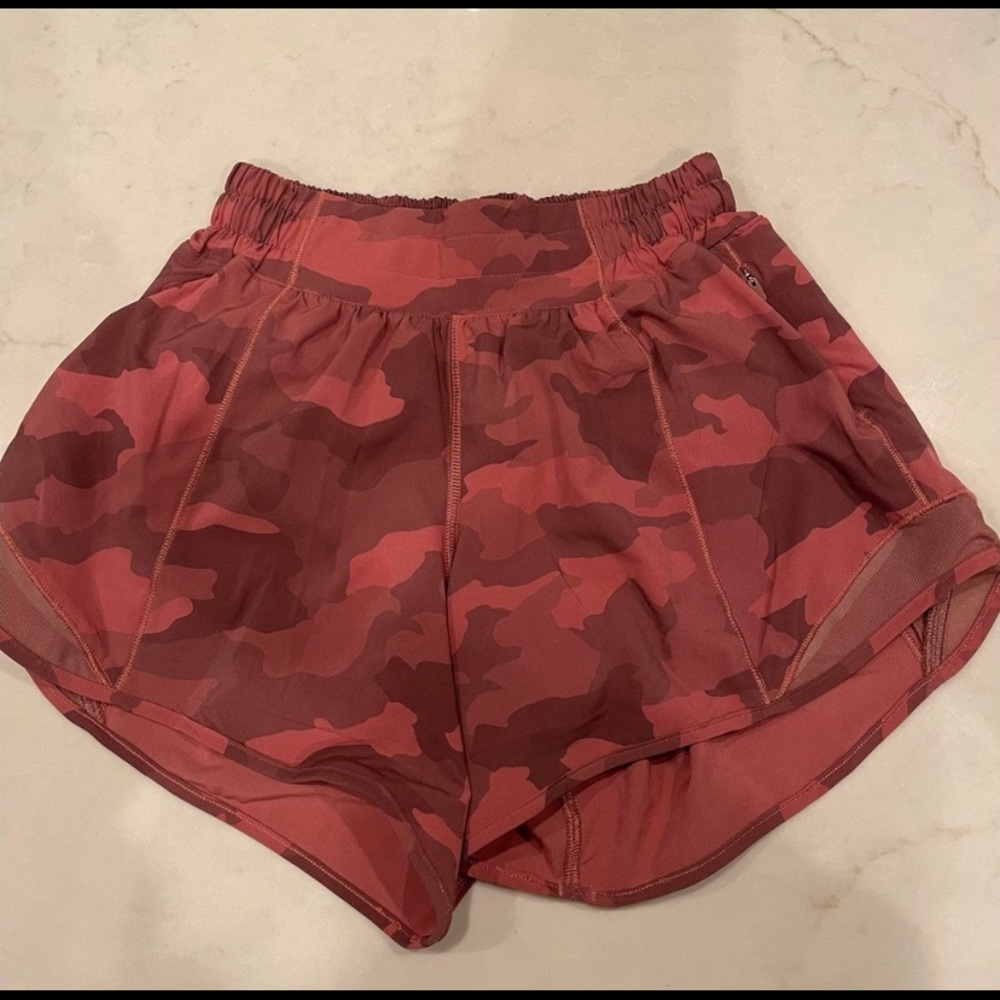 Lululemon pink camo hotty hots!